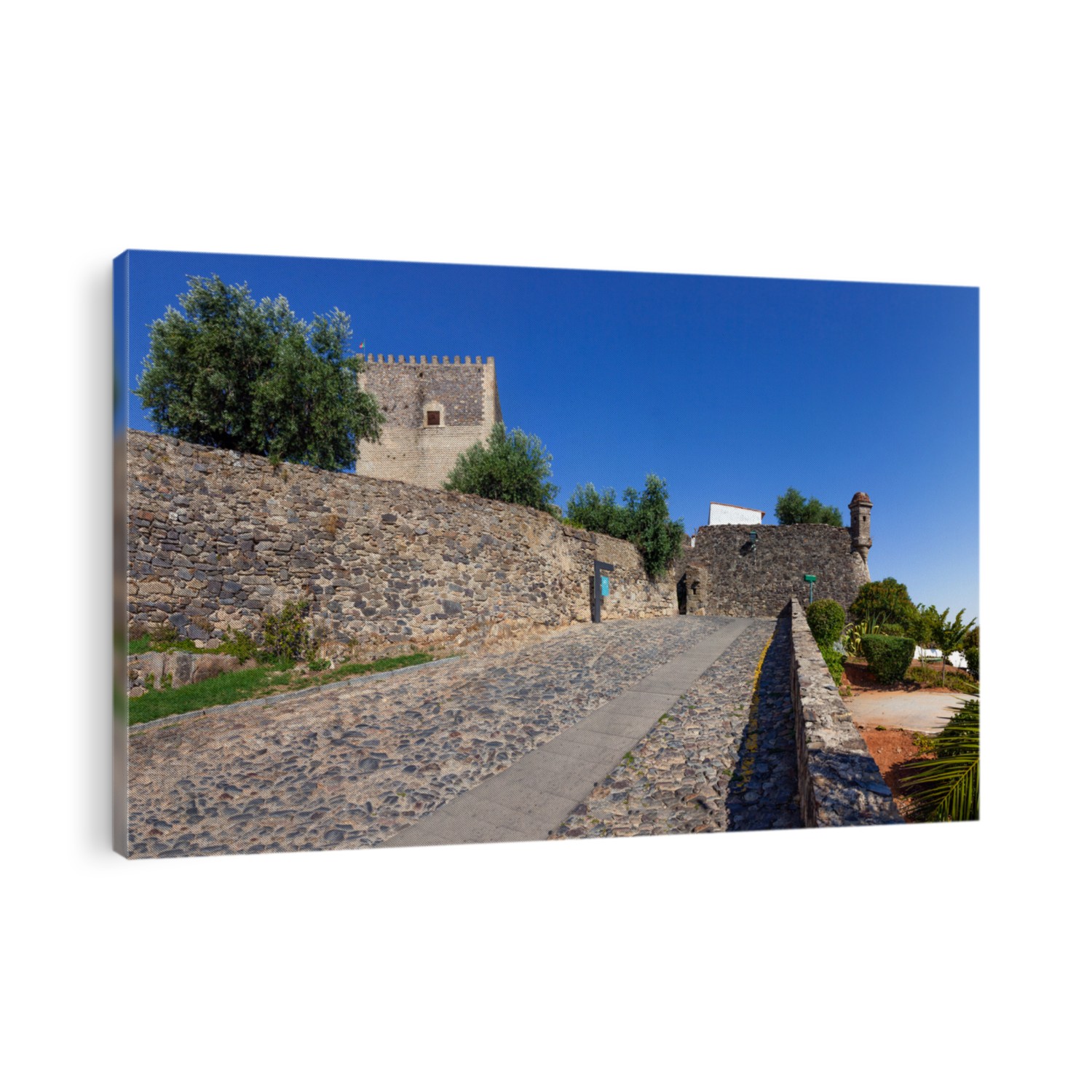Image of the street that leads to the Castelo de Vide castle entrance. Alto Alentejo, Portugal.